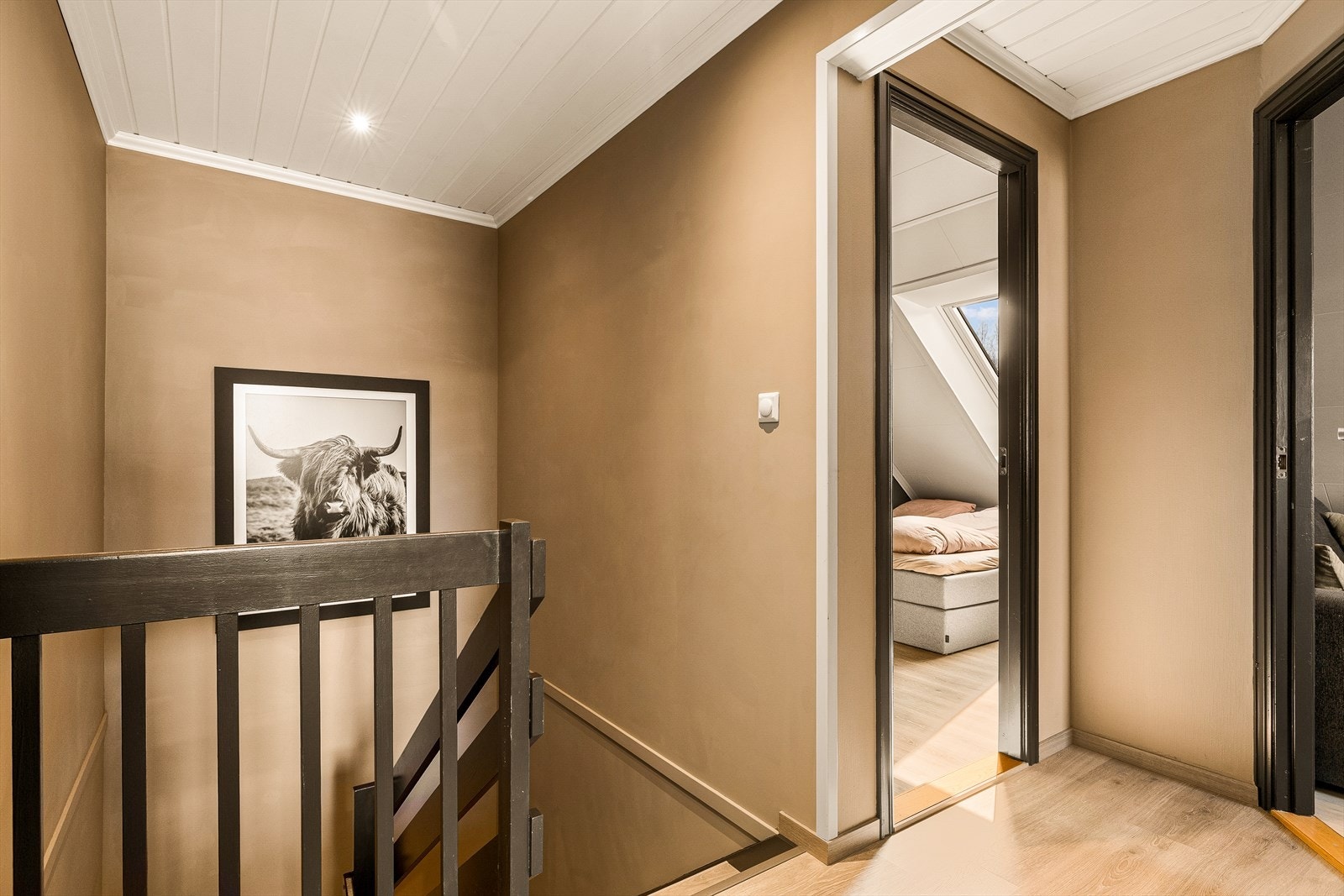 Gangen i andre etasje gir adkomst til badet og de tre soverommene. Galleribilde