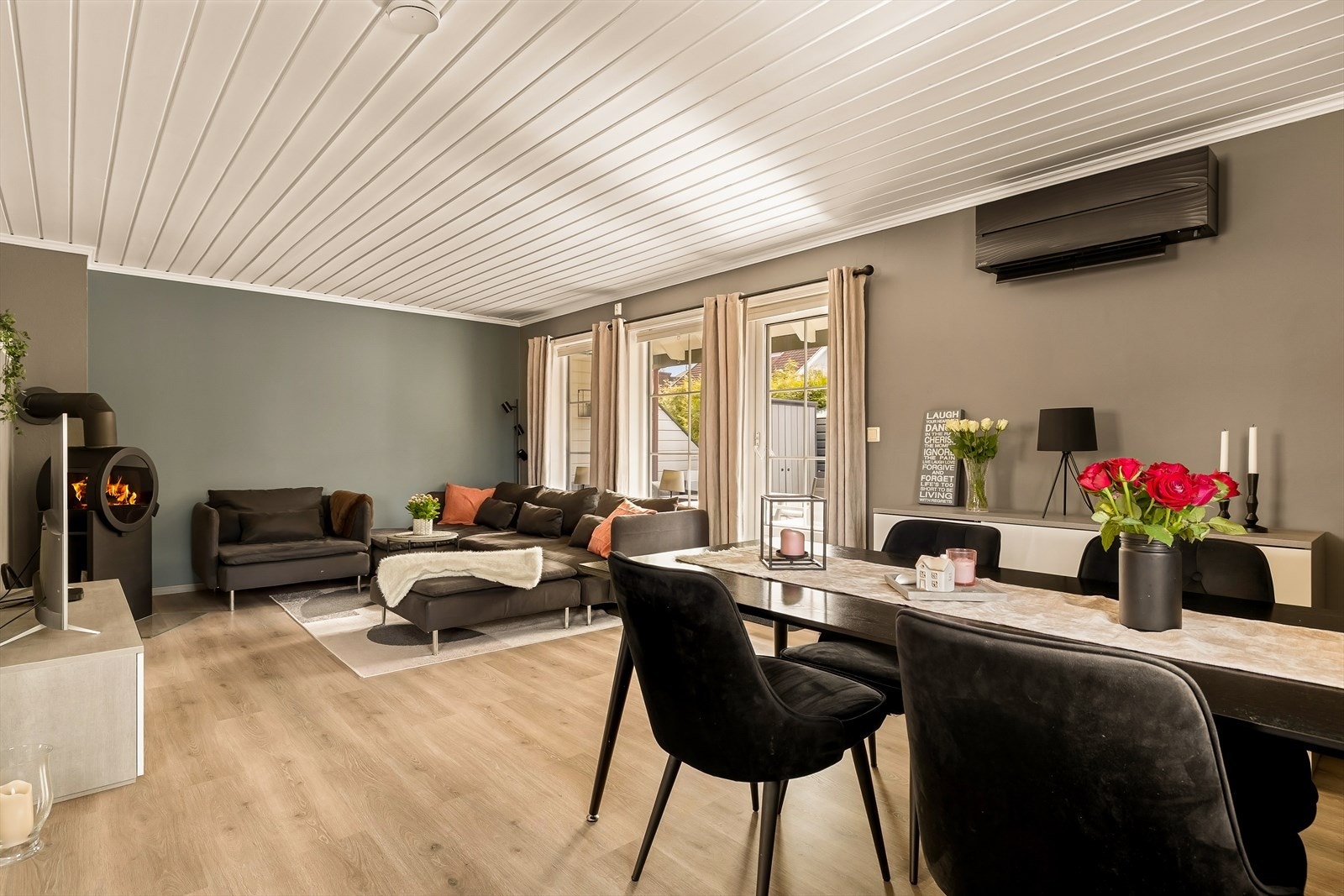 Boligen er utstyrt med balansert ventilasjon med varmegjenvinning, som sikrer et sunt inneklima. Galleribilde
