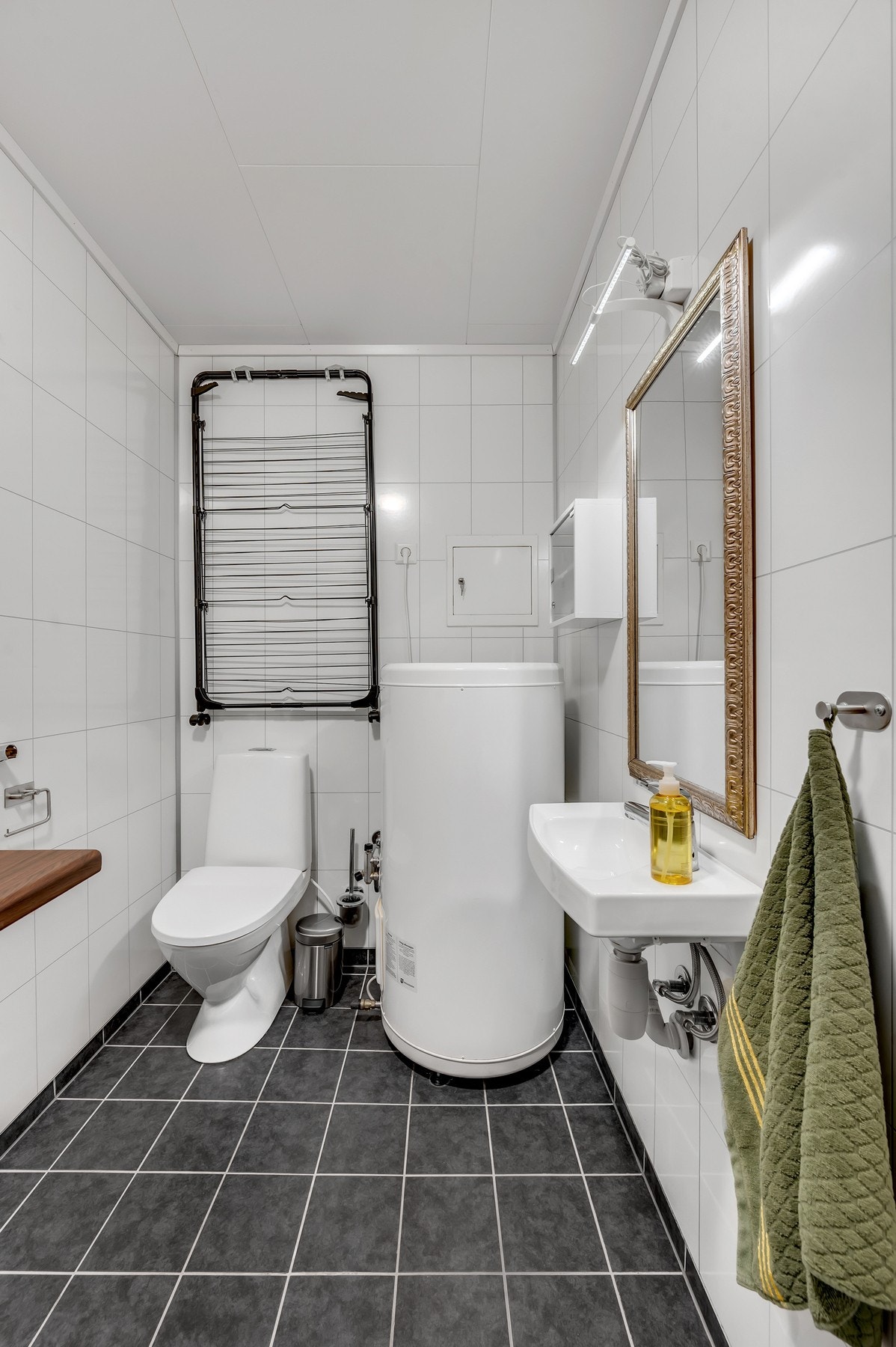 Eget vaskerom med ekstra toalett. Galleribilde