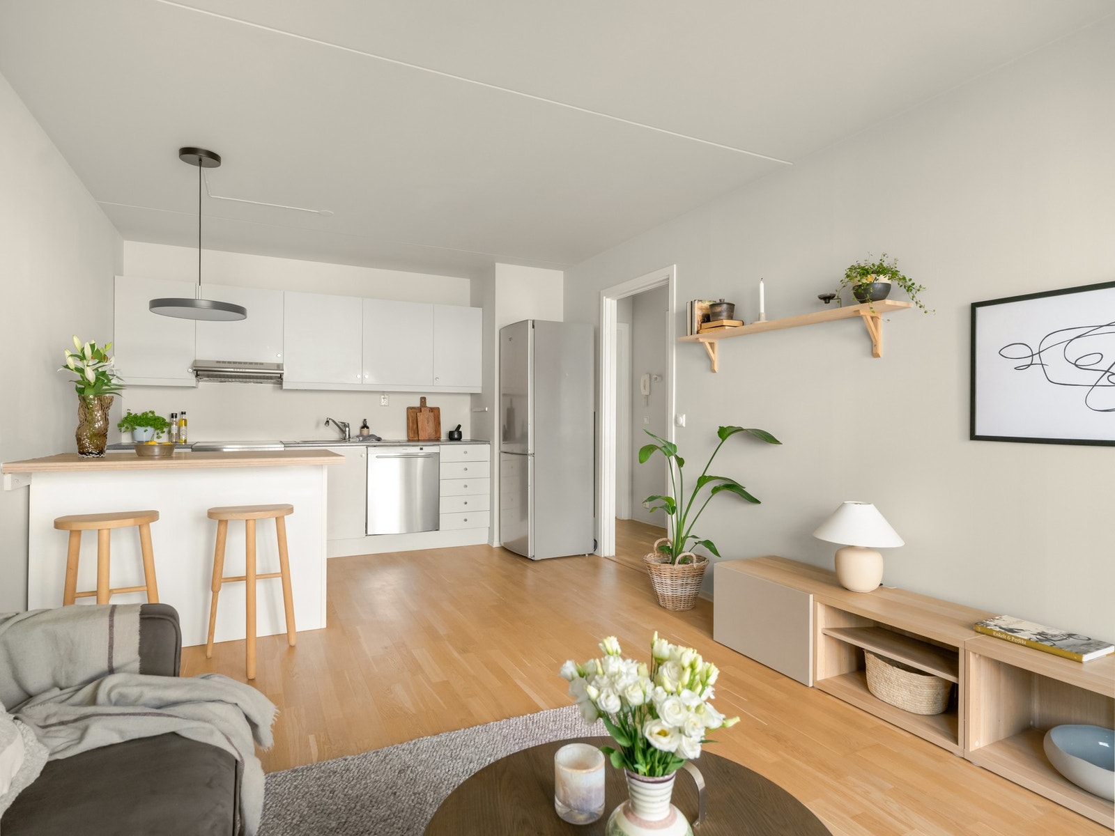 Vi tar turen inn igjen og ser på resten av leiligheten. Galleribilde
