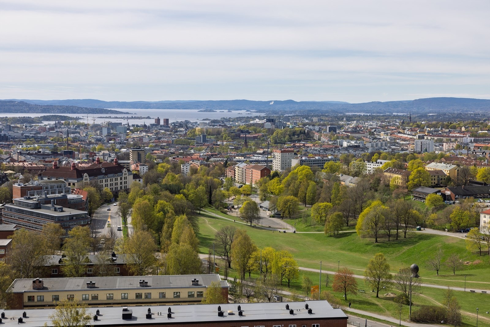 I nærheten finner man også flere parker, blant annet Torshovdalen. Galleribilde