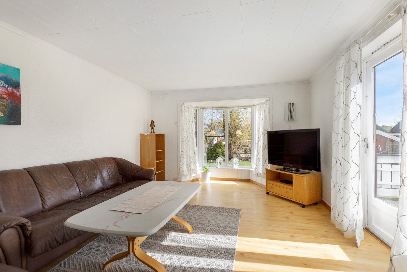 Utgang til hagen med utgang fra stuen. Galleribilde