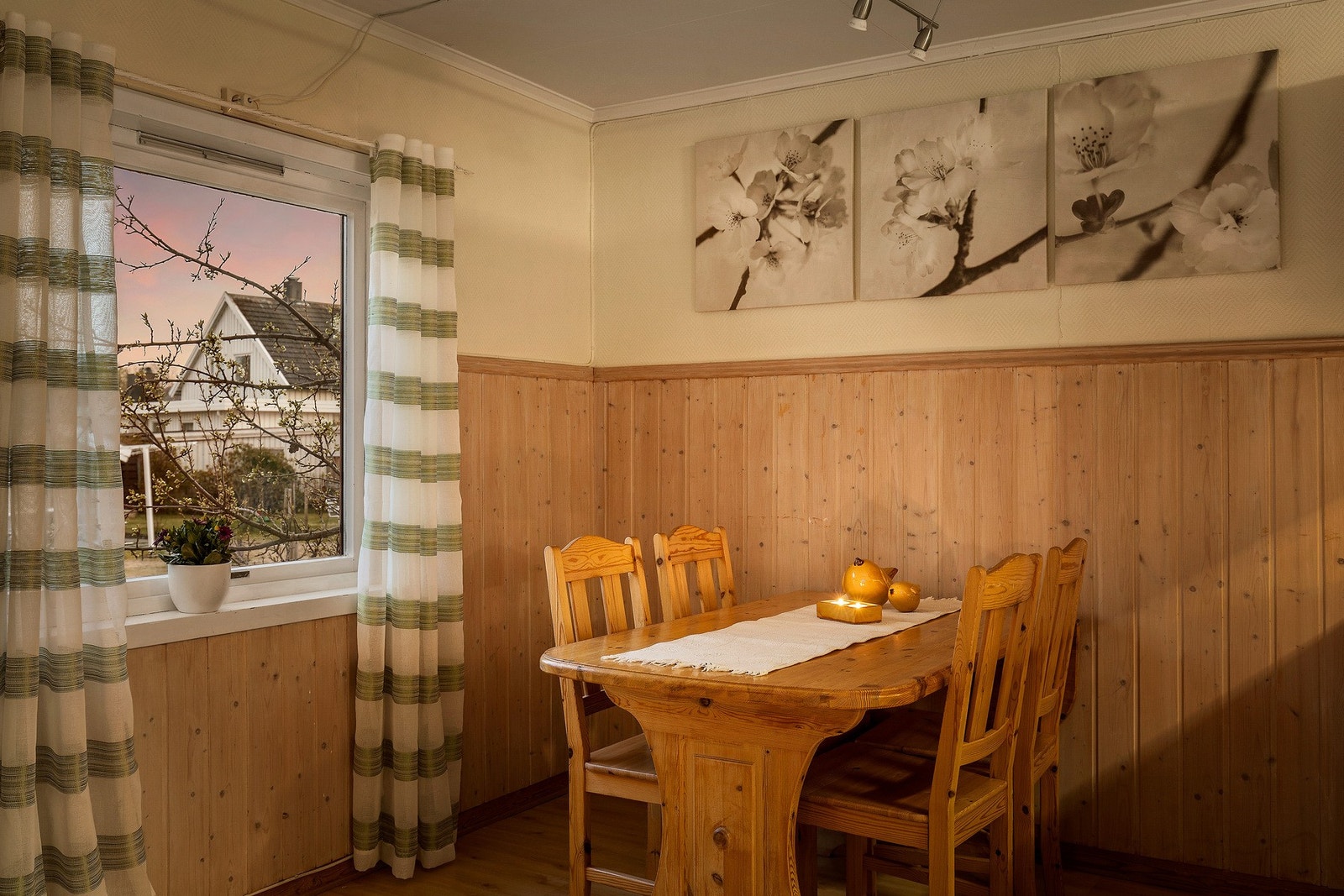 Spisestue. Galleribilde