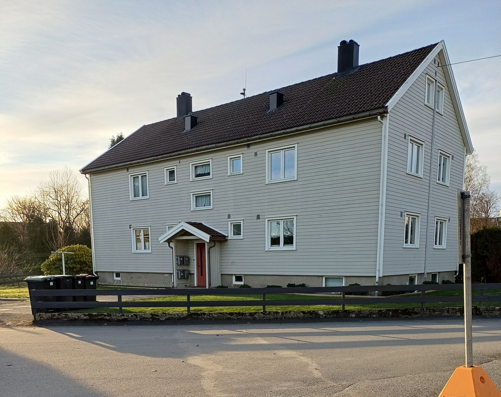 Leiligheten har lett adkomst fra veien Galleribilde