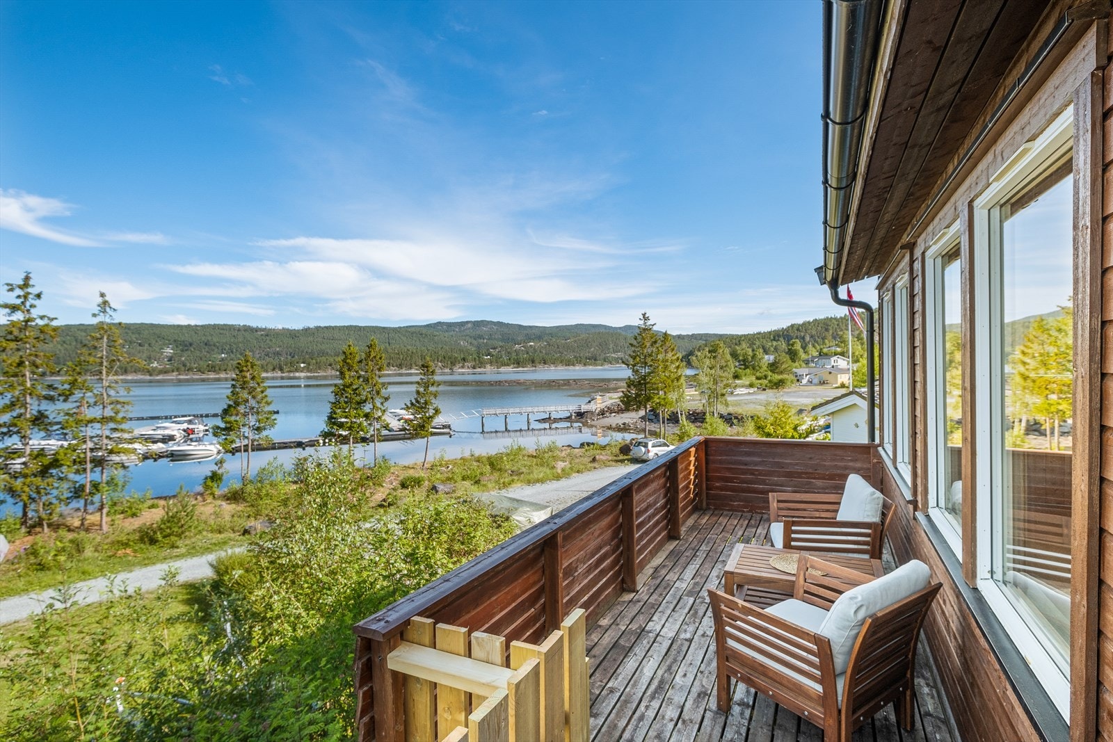 Panoramautsikt til fjorden, nyt vakker natur fra egen hytte Galleribilde