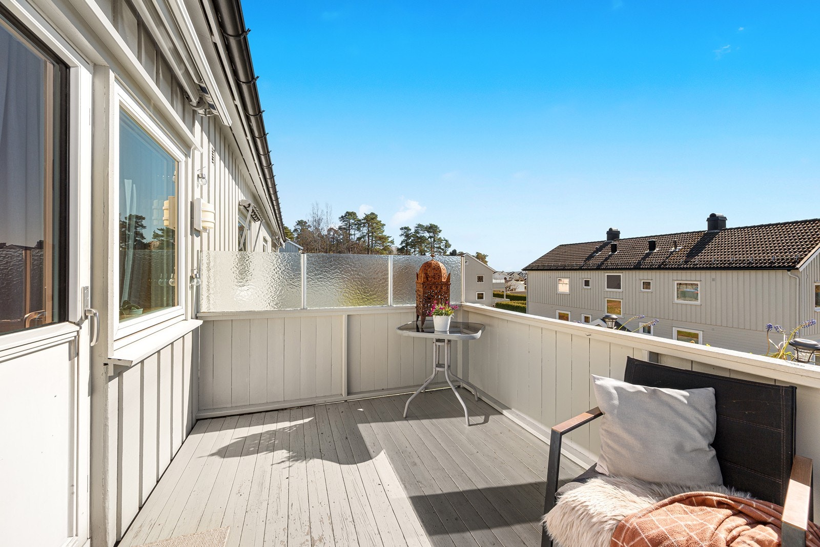 Det er installert markise på terrassen. Galleribilde