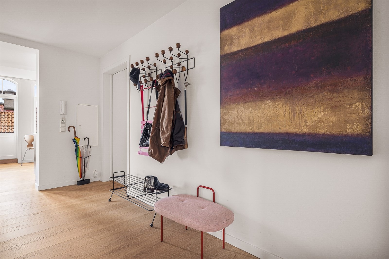 Entreen ønsker deg velkommen inn! Galleribilde