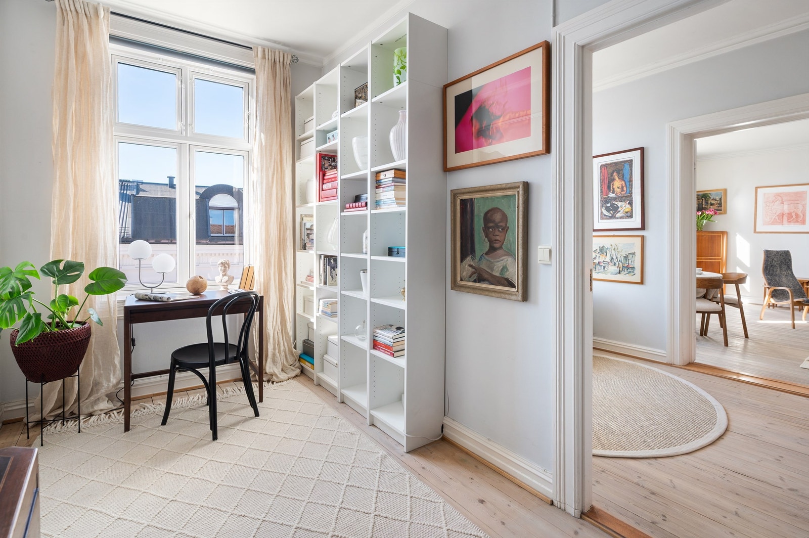 Ved siden av stuene finner du et ekstra rom som i dag benyttes som kontor. Galleribilde
