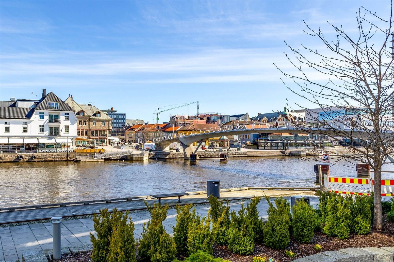 Sameiet har velholdte fellesarealer med gjennomgående gangveier og grønne innslag, som bidrar til et trivelig og ryddig bomiljø. Galleribilde