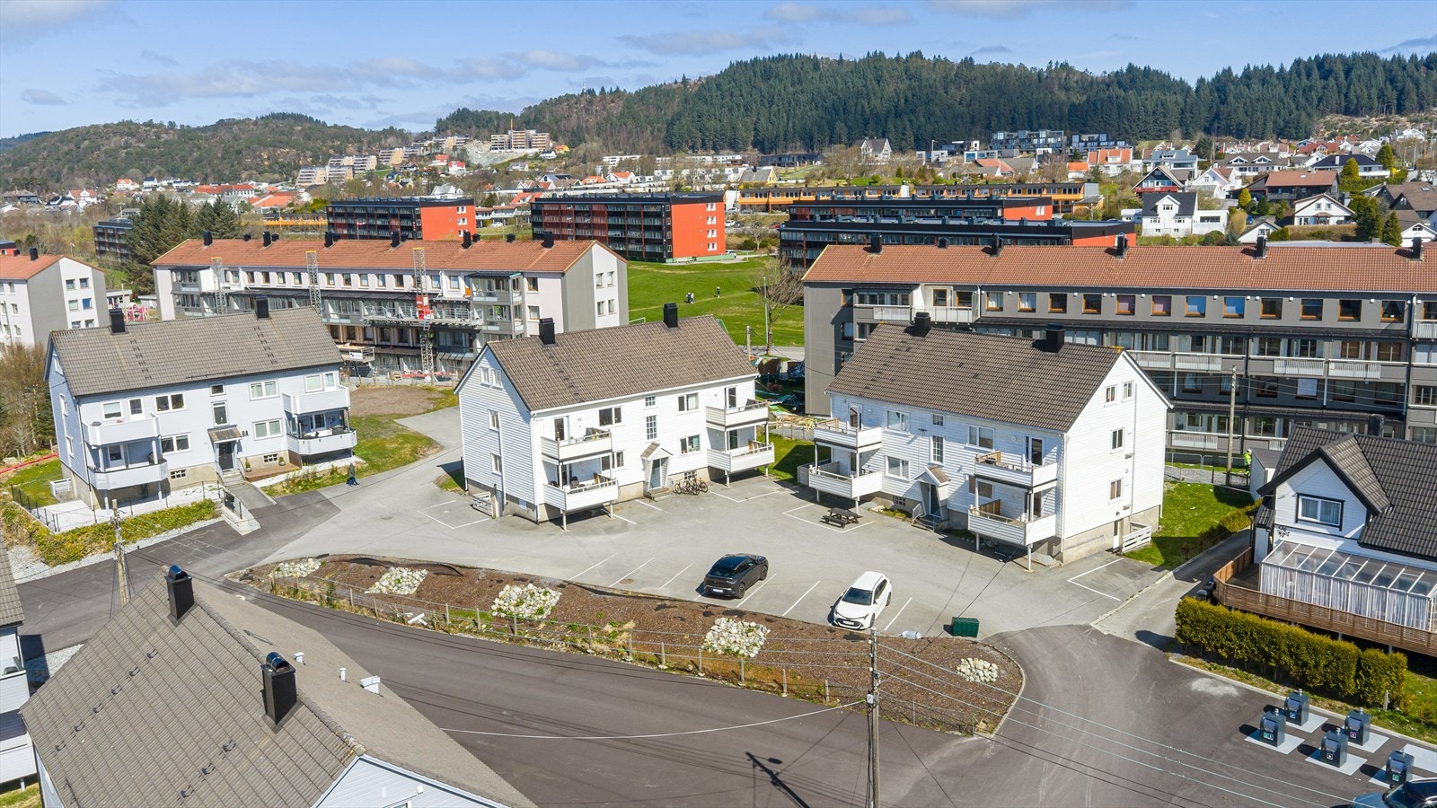 Håvåsbygg er et frittstående borettslag på 48 boliger fordelt på 4-mannsboliger. Galleribilde