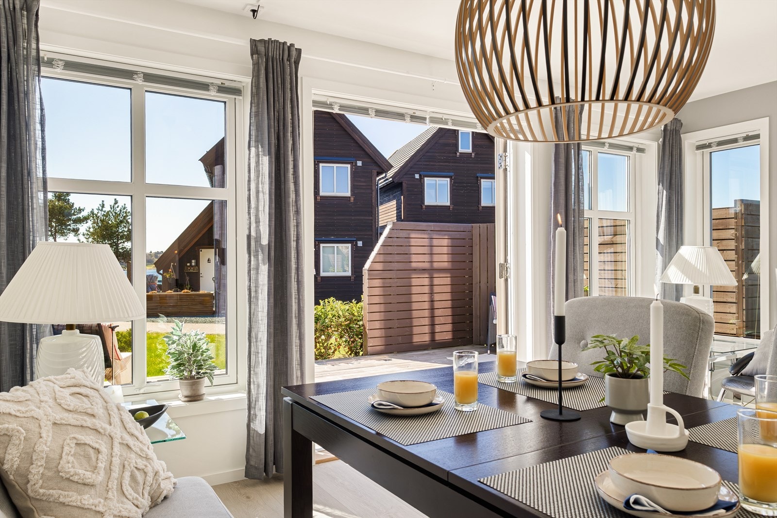 - Hytten har et BRA-i på 94m² fordelt over 2 plan, samt hems med gulvareal på 17m² - Galleribilde