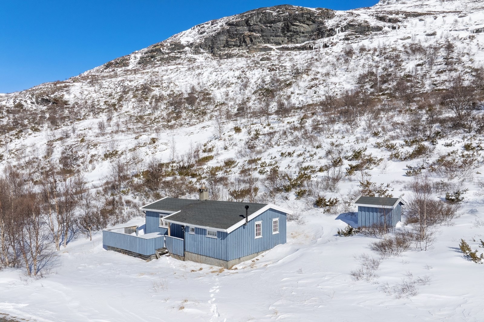 Her får du ei enkel og koseleg hytte på Breistølen på Hemsedalsfjellet, med nærleik til flotte naturopplevingar. Utanfor hytta har du ein romsleg terrasse der du kan nyte mykje sol. Her har ein også inngang til hytta. Galleribilde
