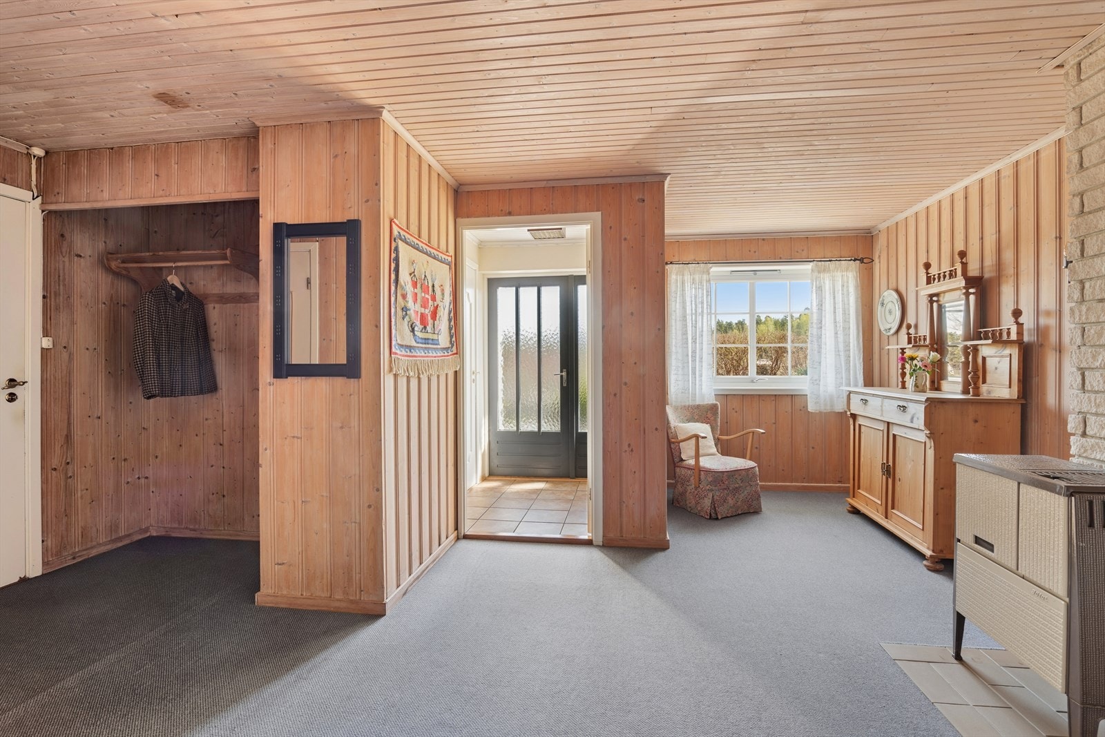 Du ønskes velkommen inn i en romslig hall, som umiddelbart gir en god romfølelse. Galleribilde