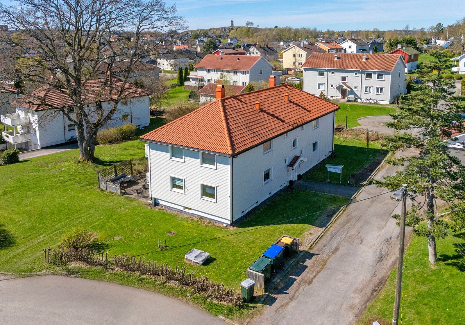Ladestasjon for elbil satt opp i 2024 Galleribilde