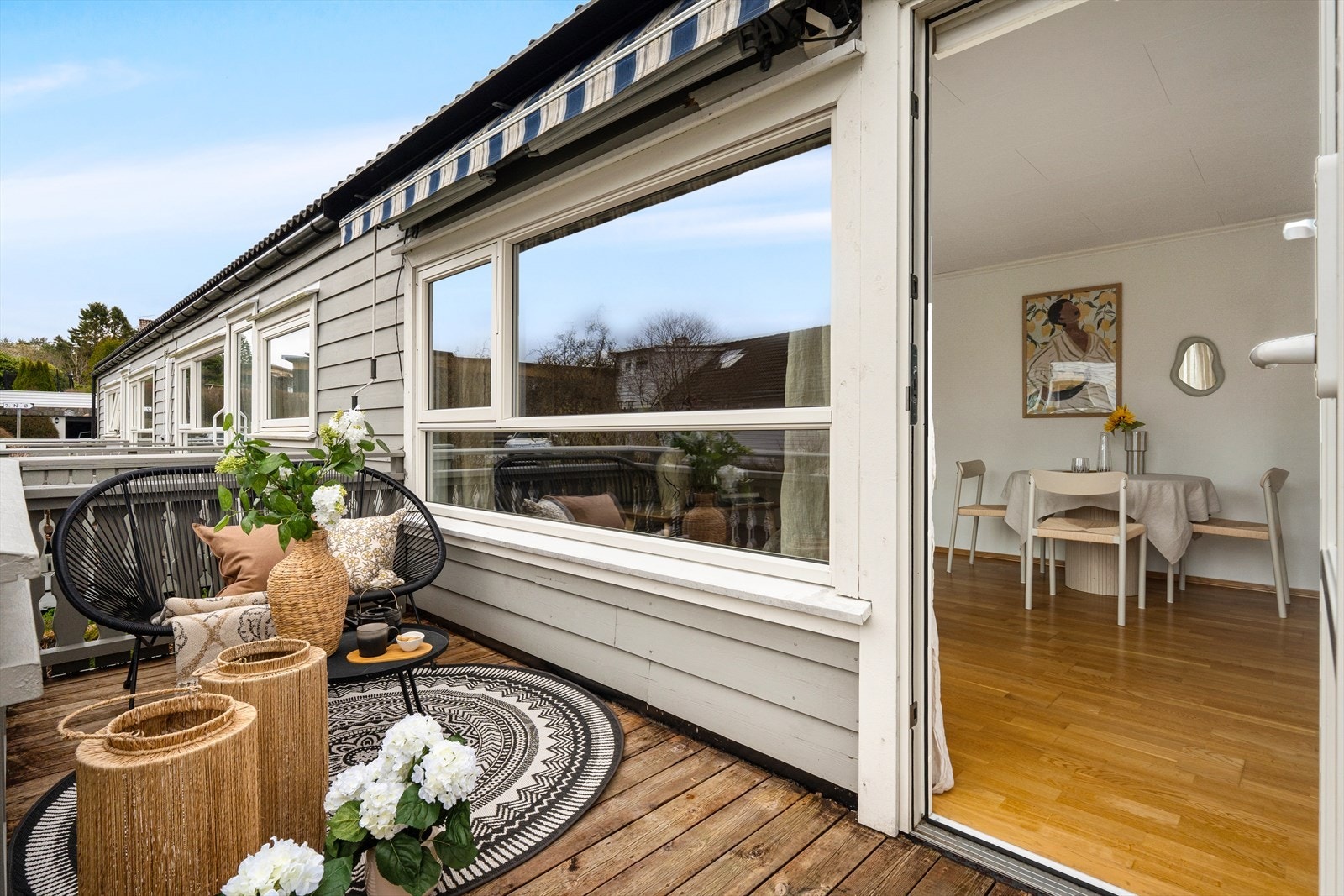 Det er også uteplass med morgensol ved inngangsparti. Galleribilde
