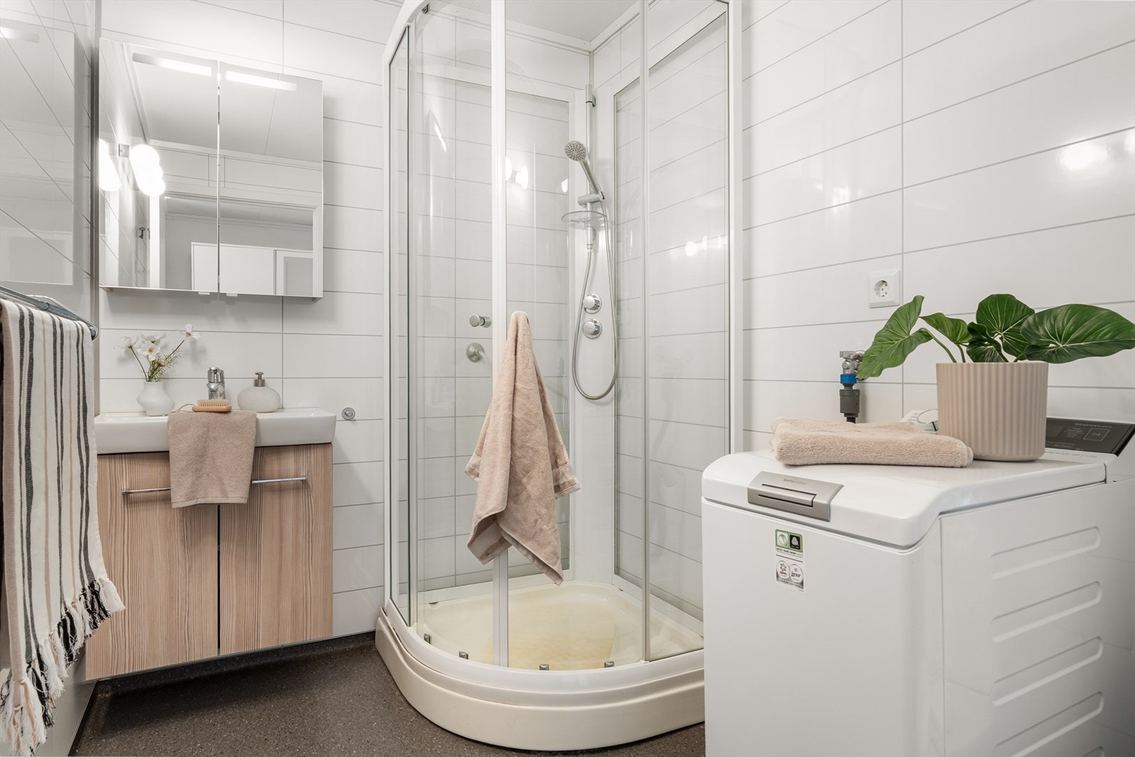 Badet er modernisert i regi av tidligere eier, oppgradert 2015. Galleribilde