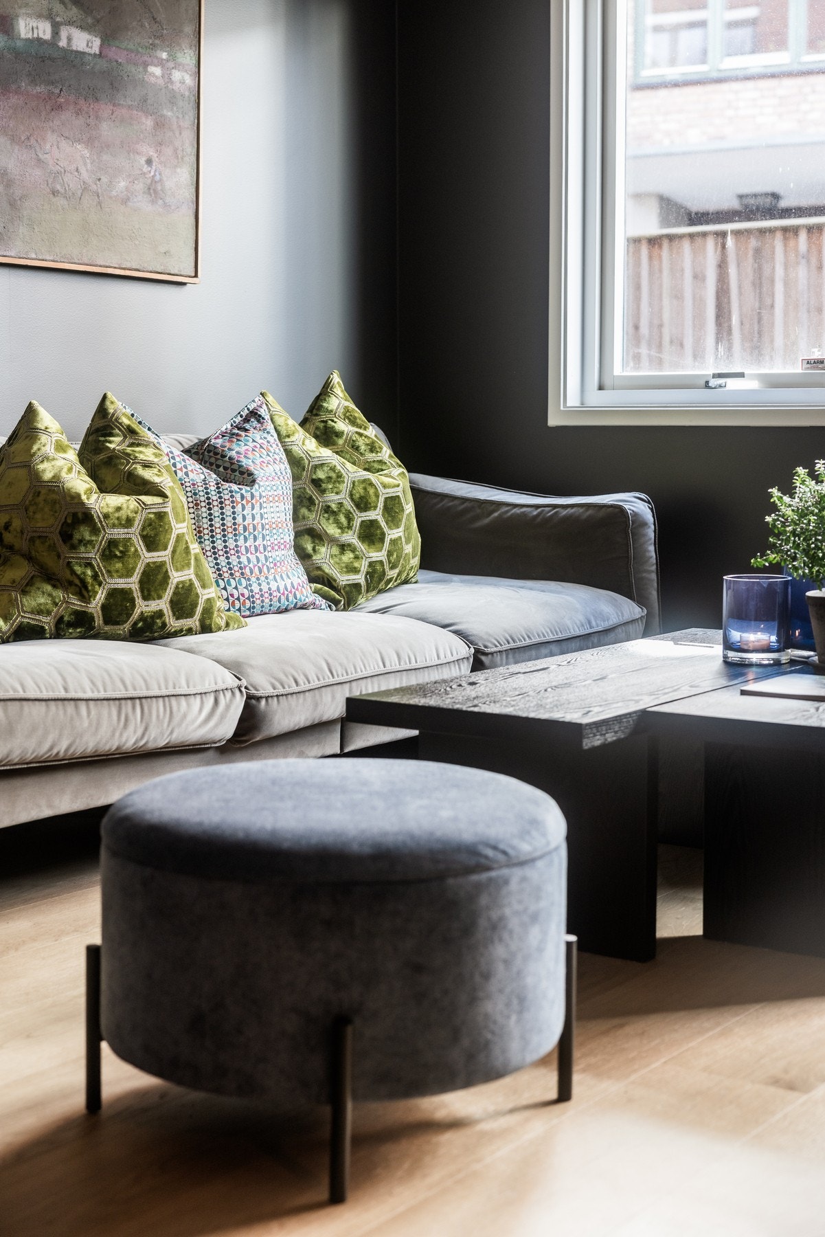 God plass til sittegruppe og spiseplass i stuen. Galleribilde