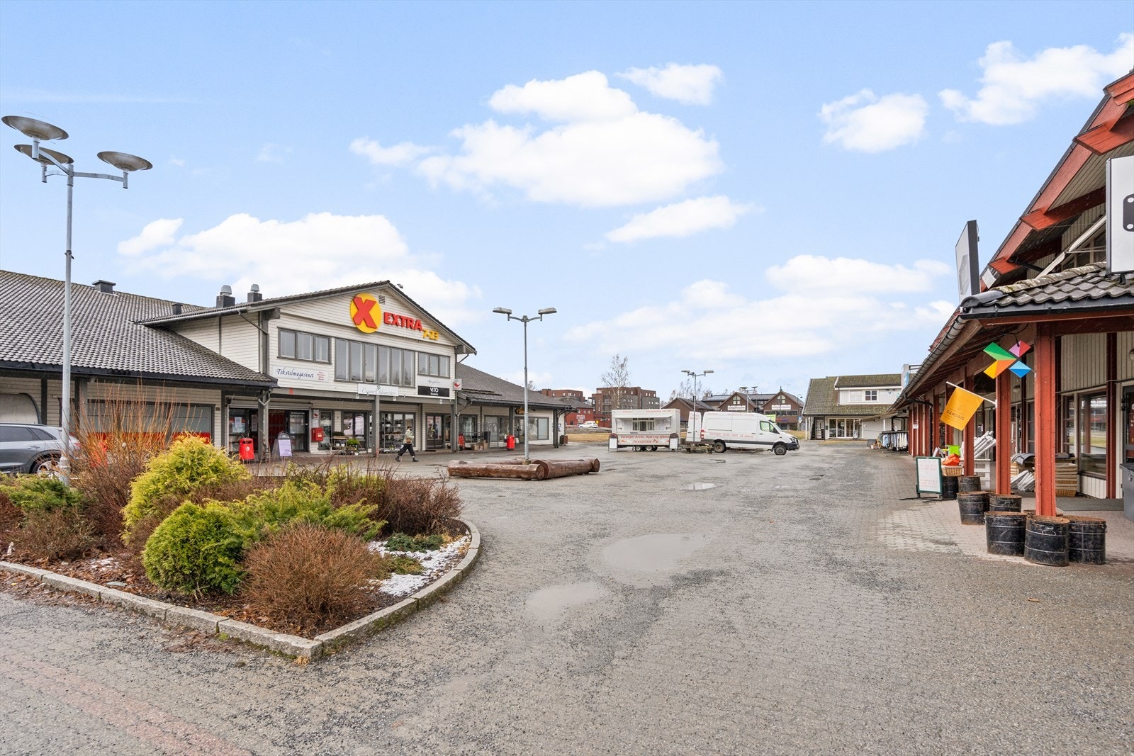Spydeberg har flere butikker, spisesteder og servicefunksjoner. Galleribilde