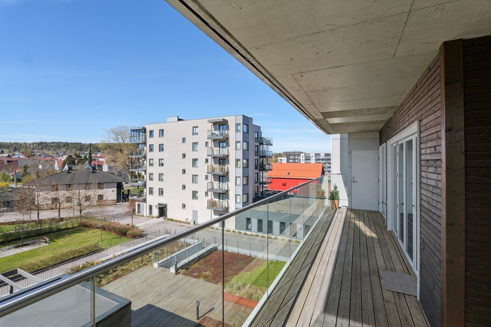 På balkongen er det også en praktisk bod, som gir ekstra plass til oppbevaring. Galleribilde