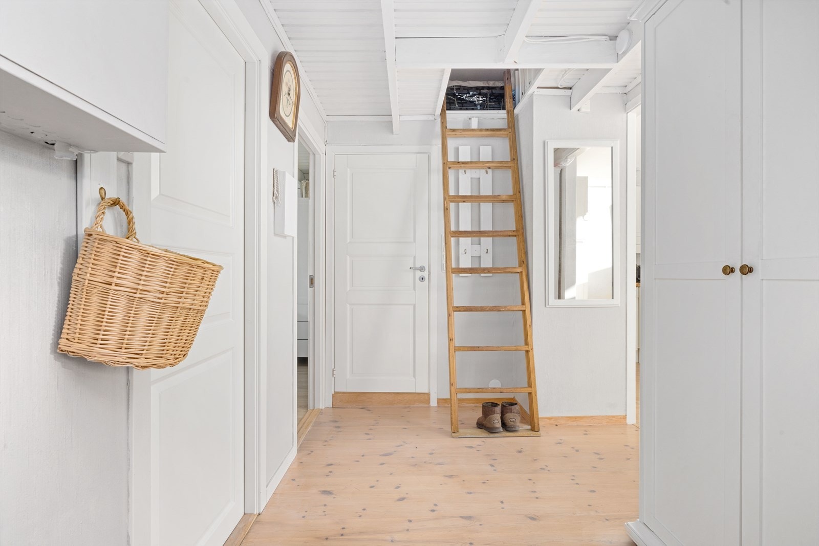 Lys gang med god tilknytning til alle rom. Galleribilde