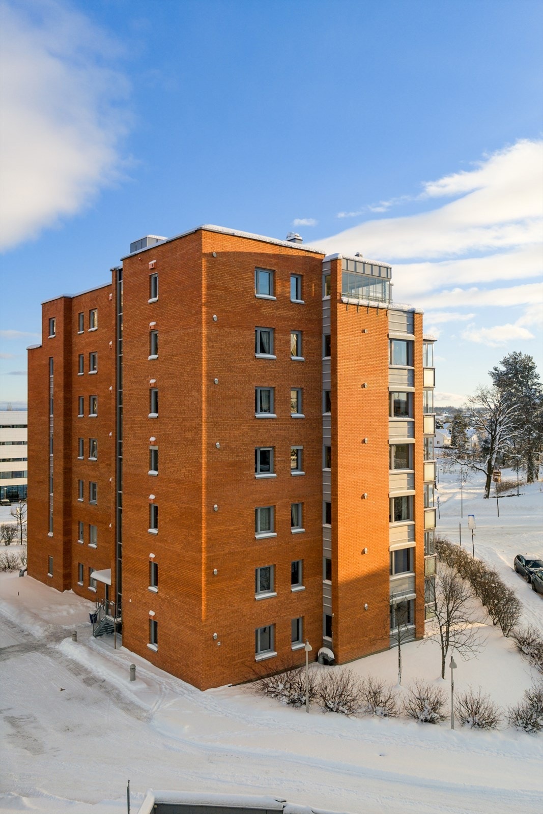 I tillegg til innvendig bod, medfølger en ekstern bod på 5 m² i bygningens kjeller. Galleribilde