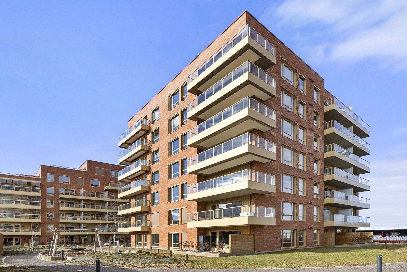 Bygget er ferdigstilt i 2025 og har en moderne arkitektur. Galleribilde