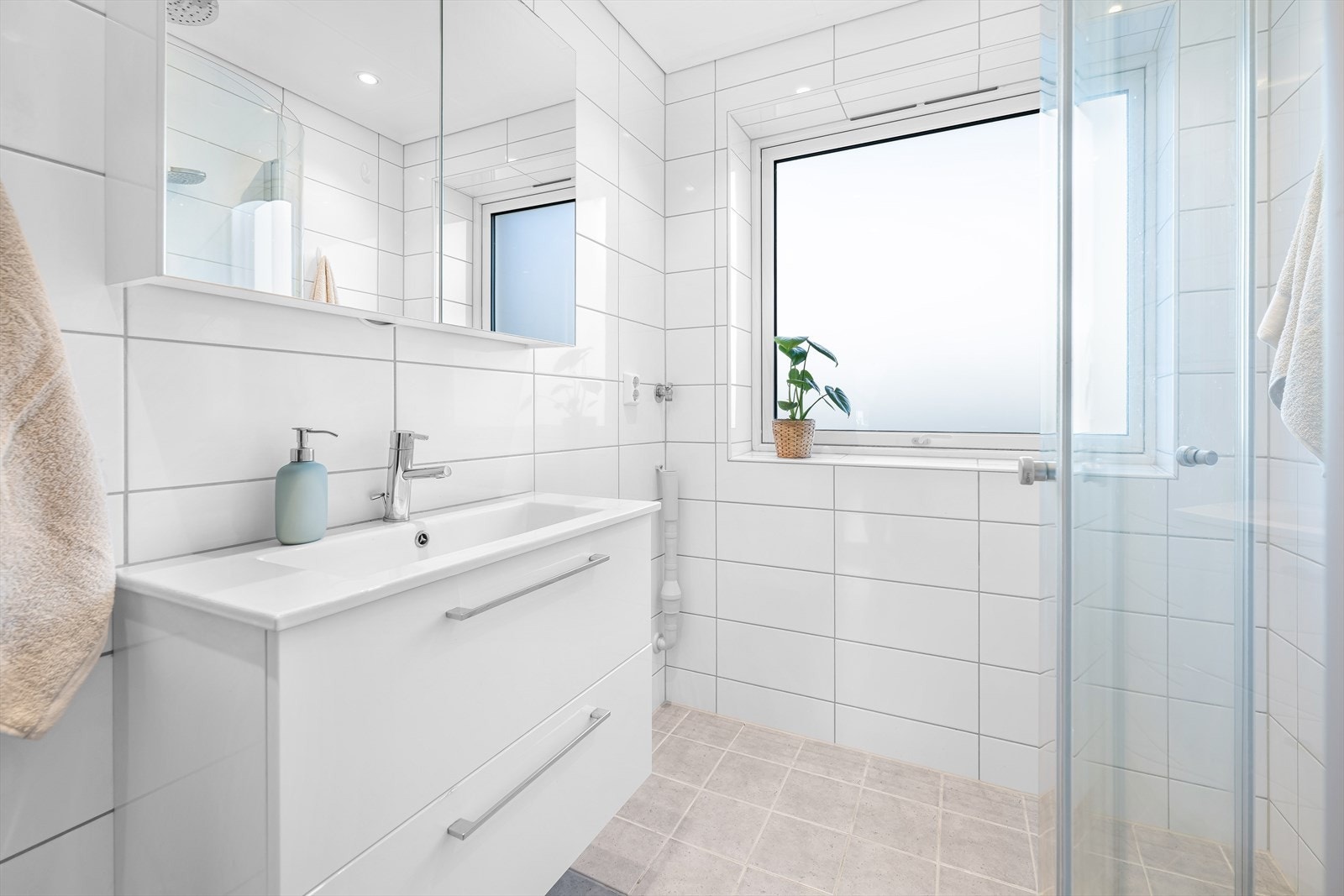Opplegg for vaskemaskin på badet. Varme i gulv. Galleribilde