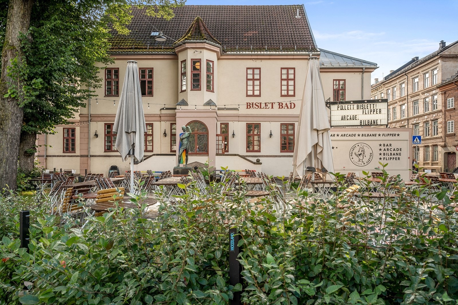 Bislett er et knutepunkt med et bredt servicetilbud, kun et par minutters gange unna. Galleribilde