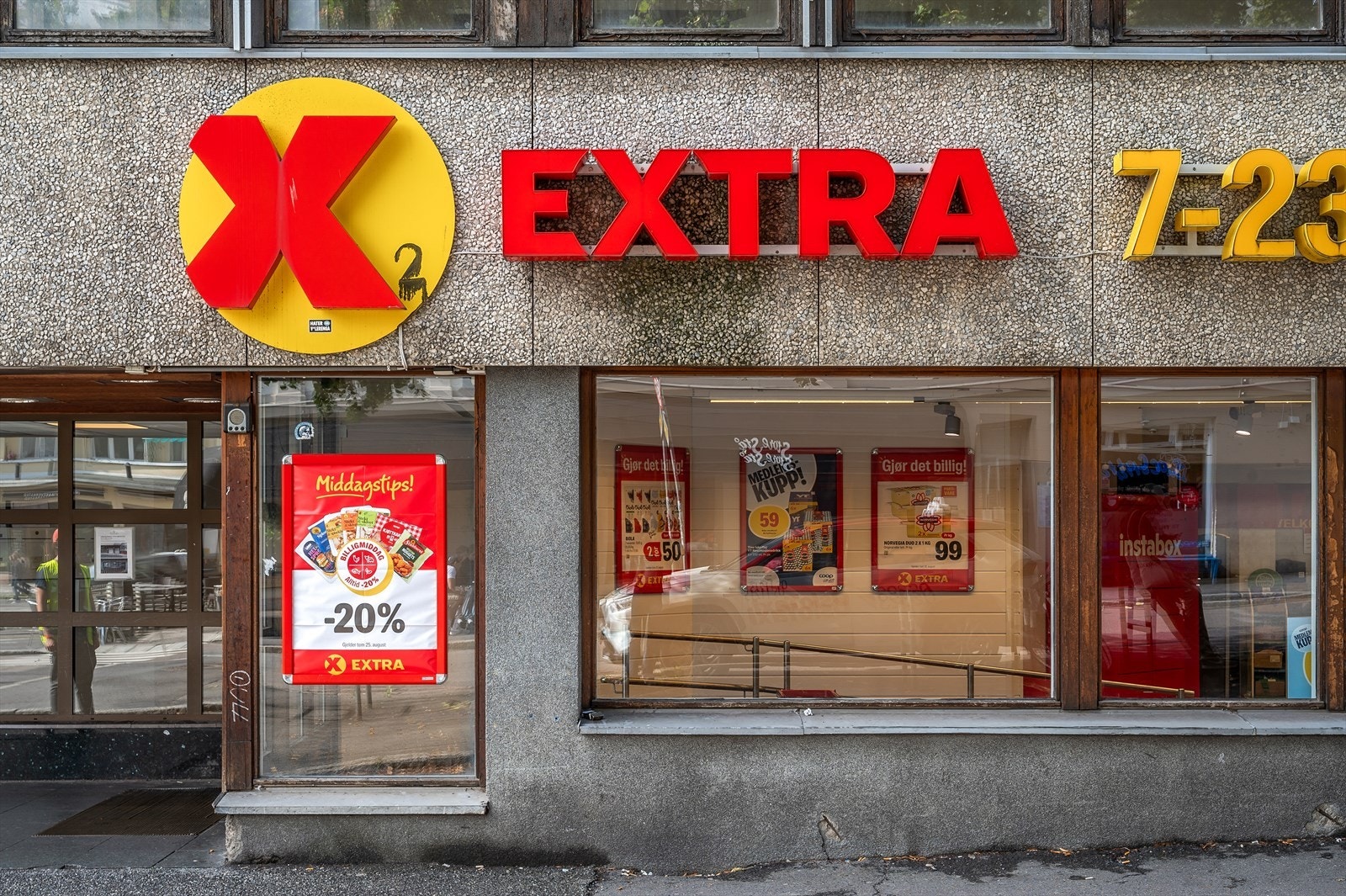 Dagligvarehandelen er enkel med både Coop Extra og Kiwi innen tre minutters gange. Galleribilde