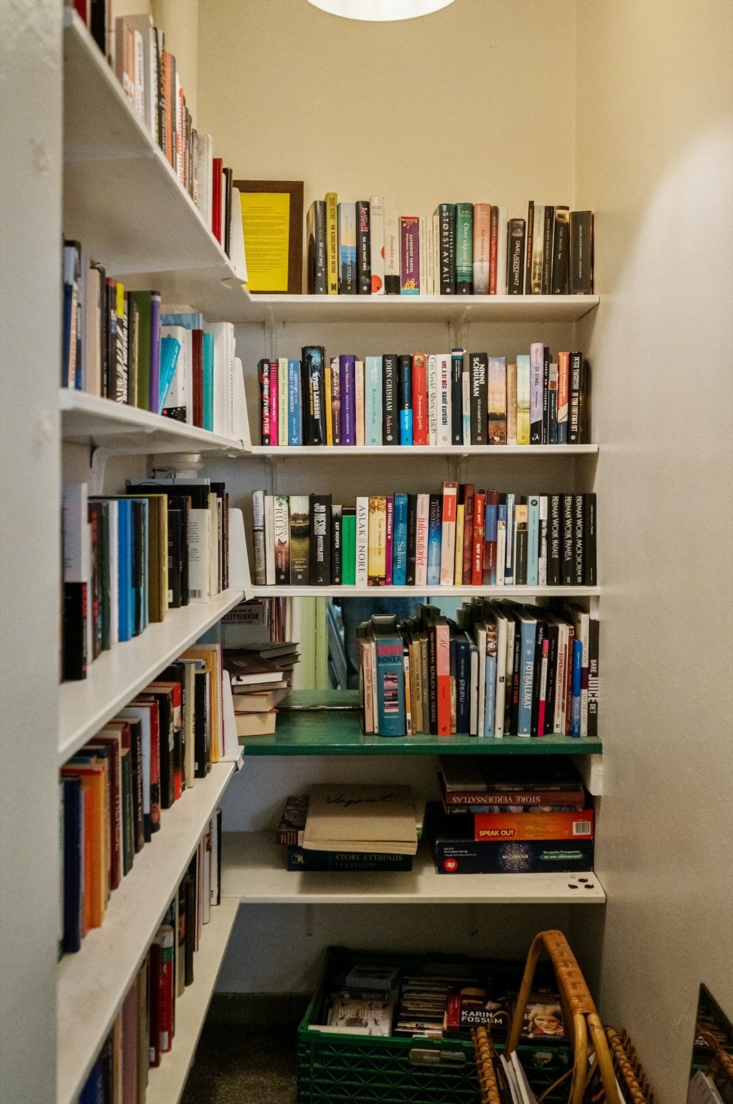 Aksjeselskapet tilbyr flere fellesfasiliteter til beboerne som bibliotek, gjesterom og fellesvaskeri. Galleribilde