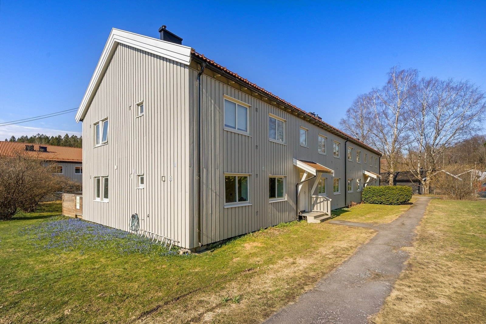 Leiligheten ligger i et veletablert og hyggelig boområde på Eiksmarka/Østerås, med kort vei til alle fasiliteter og nærhet til kollektivtrafikk Galleribilde