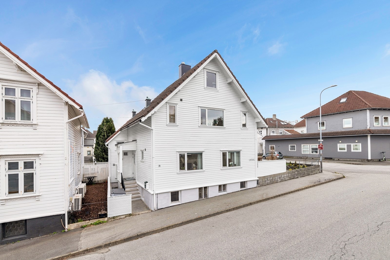 Fasade ved inngangspartiet til 1. og 2. etasje Galleribilde
