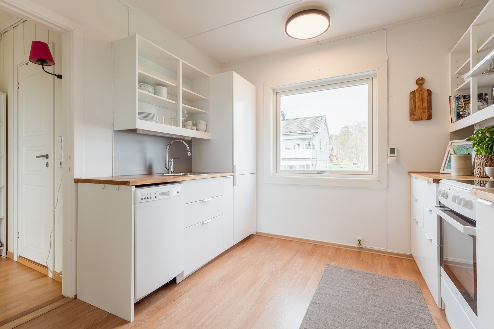 Delikat kjøkken, som innbyr til kokkelering for den som er glad i det. Galleribilde