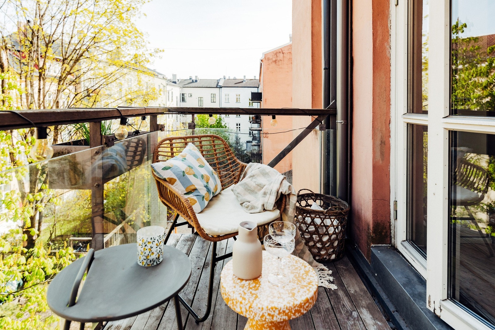 En klassisk og meget innbydende 3-roms med balkong og suveren beliggenhet på Grünerløkka, rett ved Birkelunden. Galleribilde