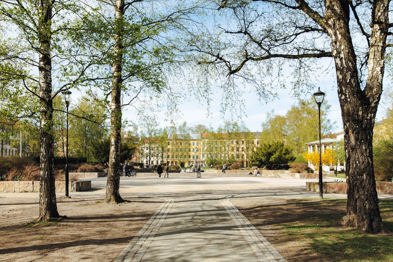 Fantastisk beliggenhet midt i hjerte av Grünerløkka, med Birkelunden og Sofienbergparken som nærmeste naboer. Galleribilde