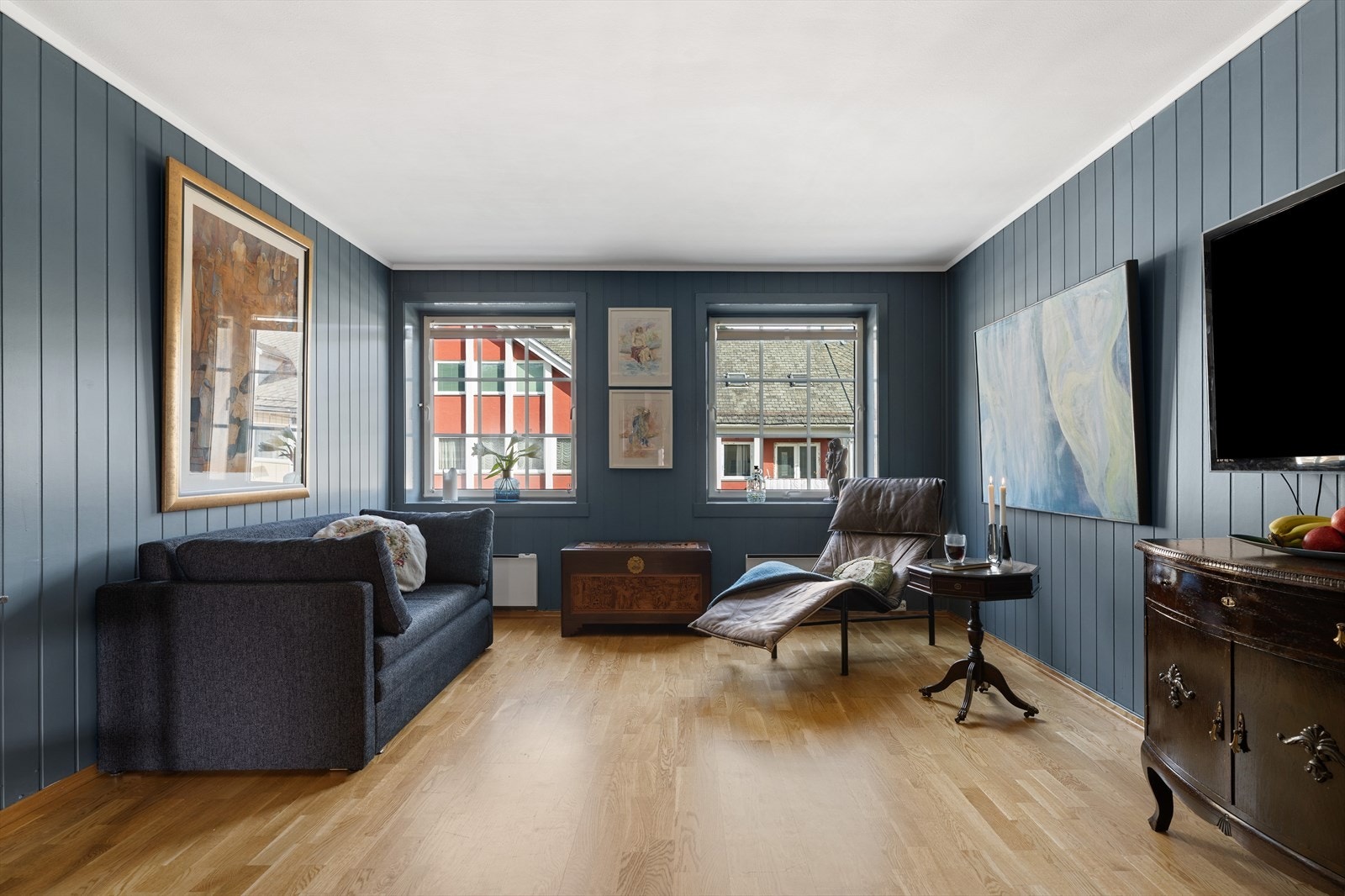 Skjermet og tilbaketrukket beliggenhet i 3. etasje, midt på Vangen. Tidløse, moderne kvaliteter. Galleribilde