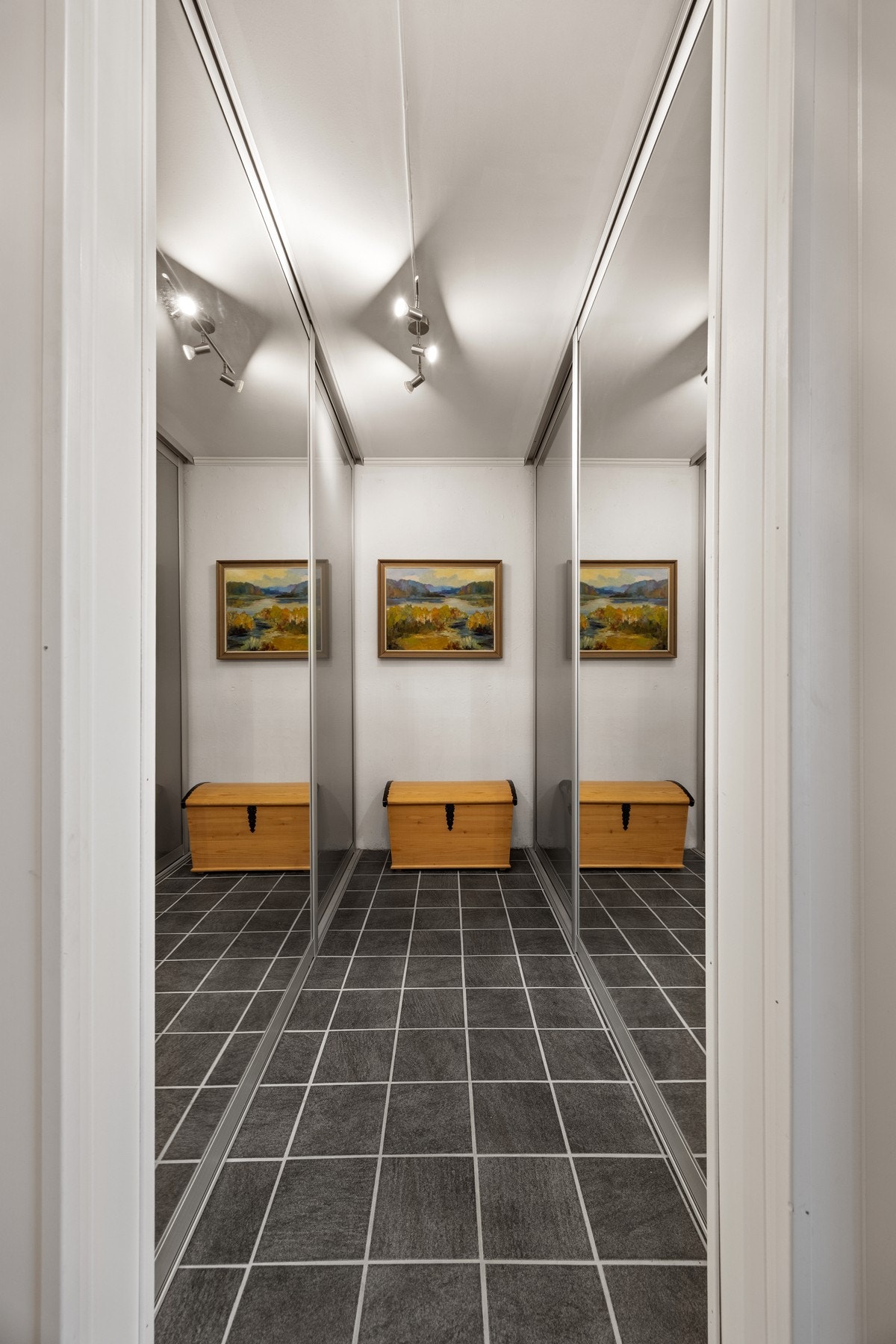 Garderobe - 5 kvm. Galleribilde