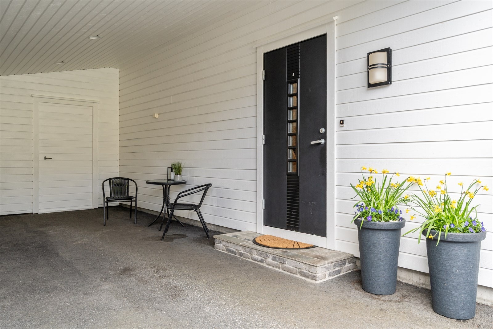 Carport ved inngangsparti. Galleribilde