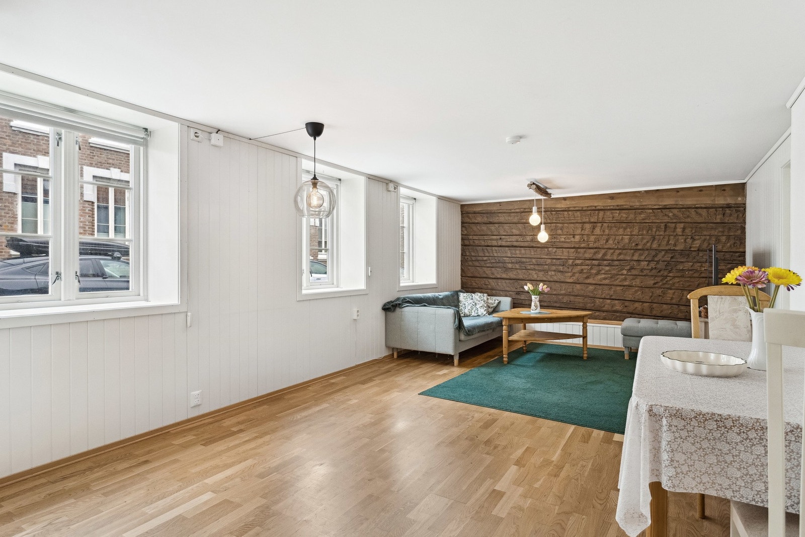 Boligen ligger i 1. etasje og er på 55 kvm med stort åpent stue/spise rom. Galleribilde