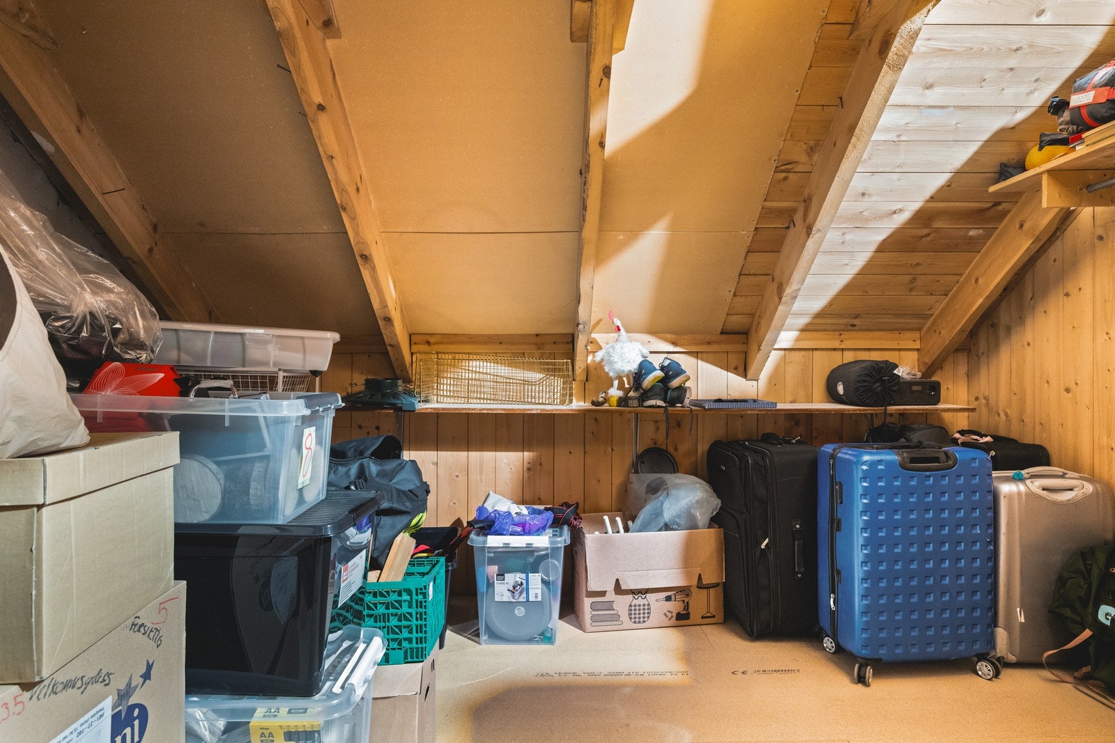 Ekstern bod på loft, det er og 2 boder i kjeller. Galleribilde