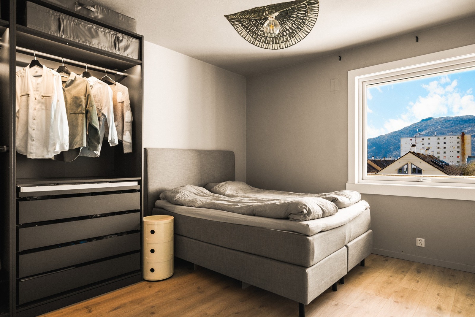 Hovedsoverommet kan innredes med dobbeltseng, nattbord og garderobe. Galleribilde