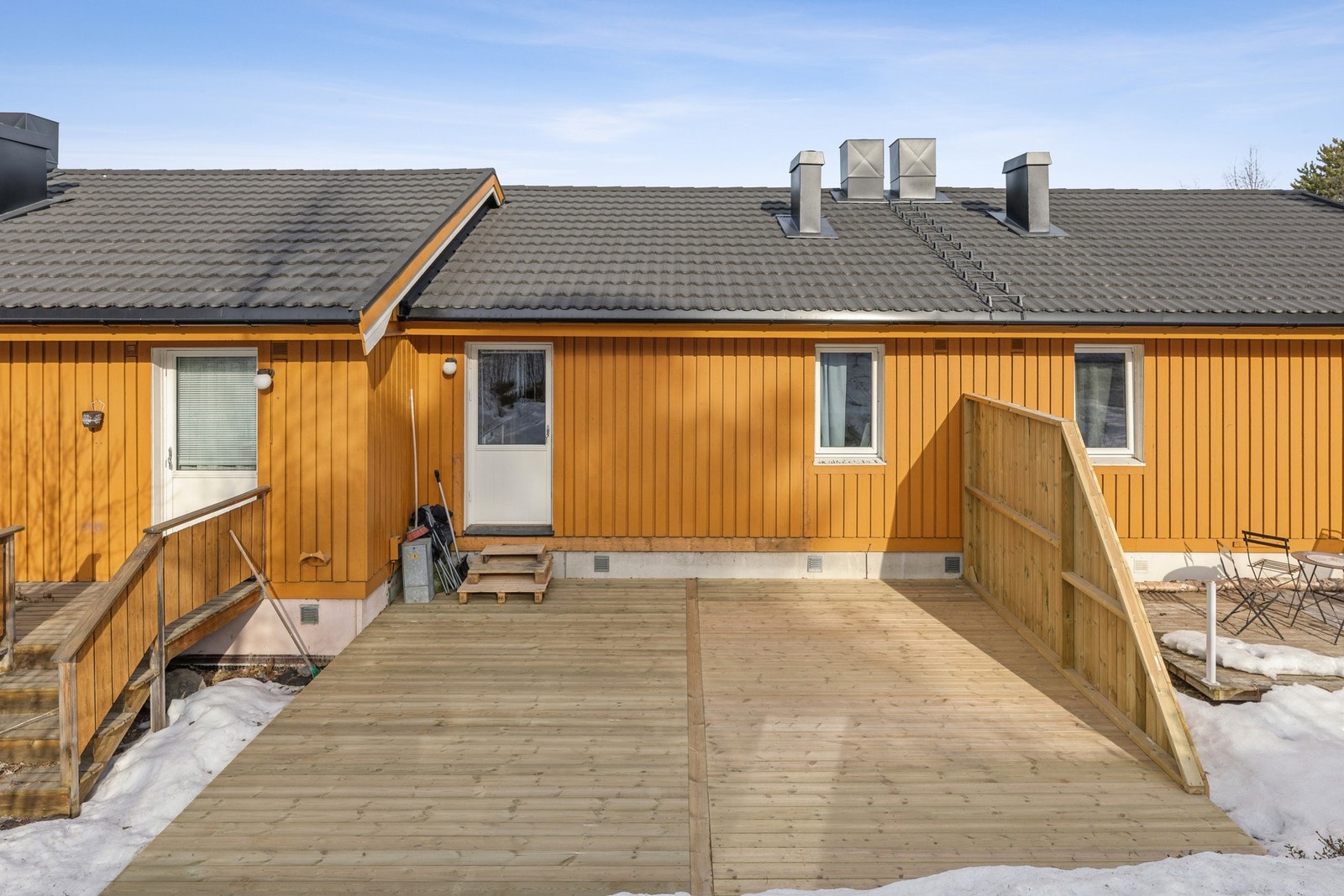 Et pent rekkehus over to etasjer med fin beliggenhet i et etablert boligområde Galleribilde