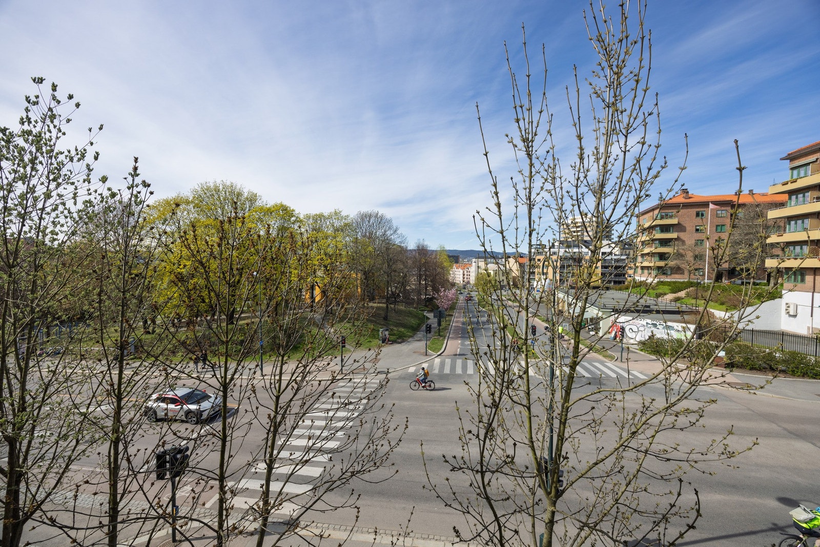 Leiligheten ligger i byggets 3. etasje med fritt og åpent utsyn. Galleribilde