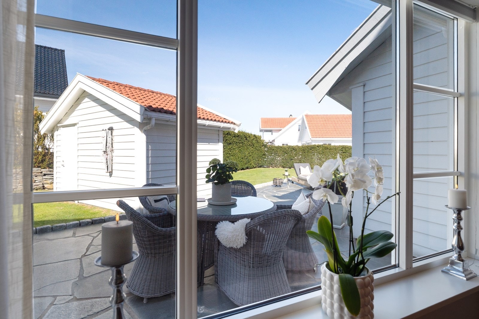 Utsikt ut på uteområdet Galleribilde