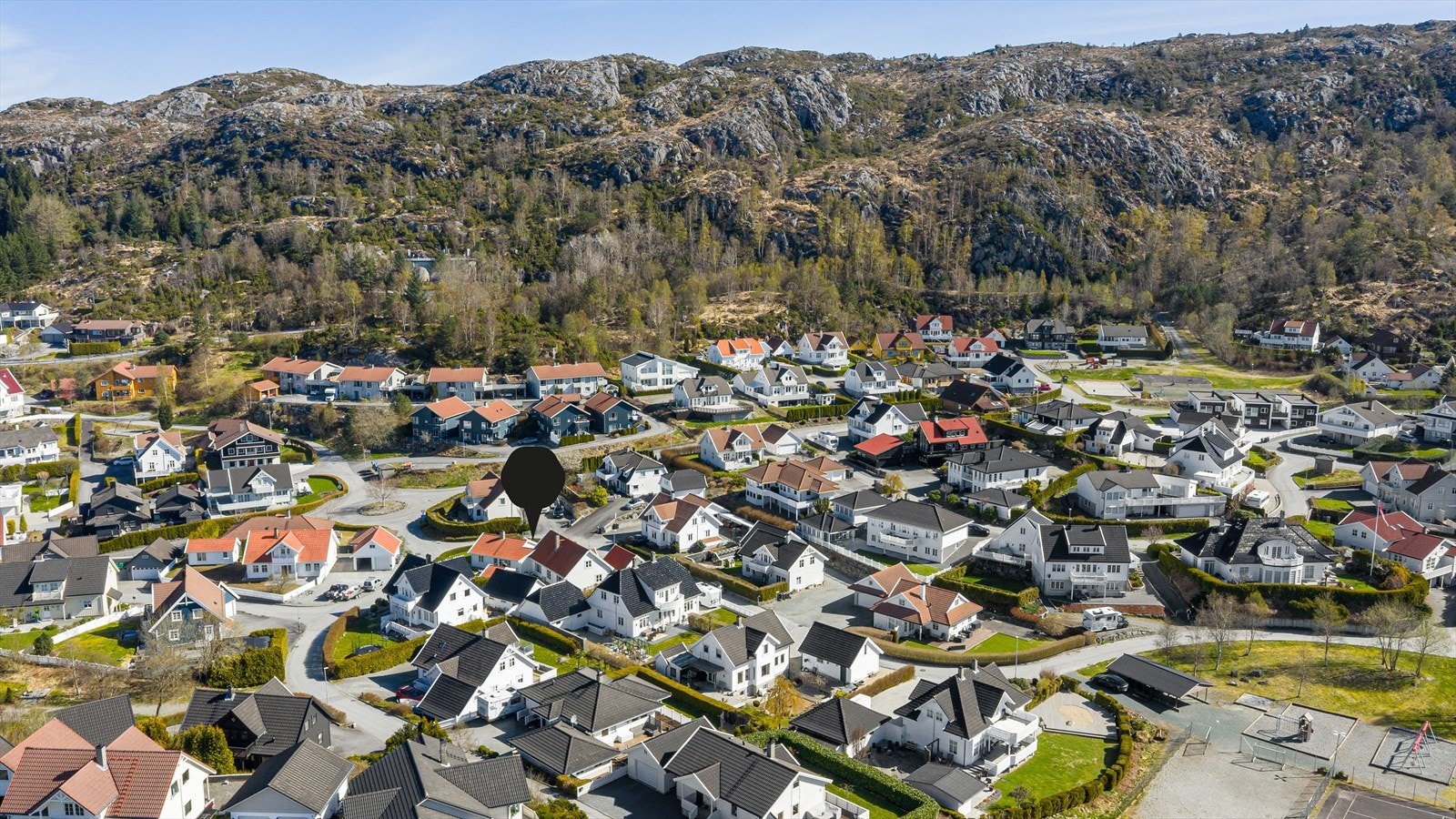 Kort vei til Førre skole, barnehage samt leke- og rekreasjonsområder Galleribilde