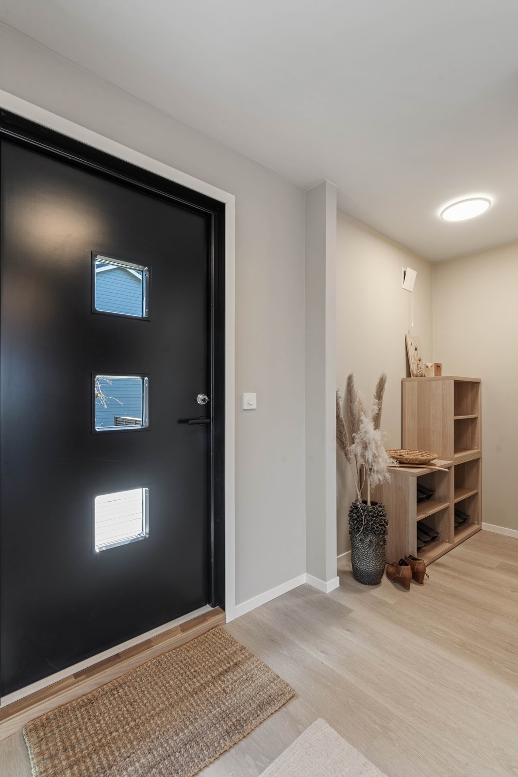 Ved entrè / inngang, er det plass til garderobeløsning om ønskelig. Galleribilde