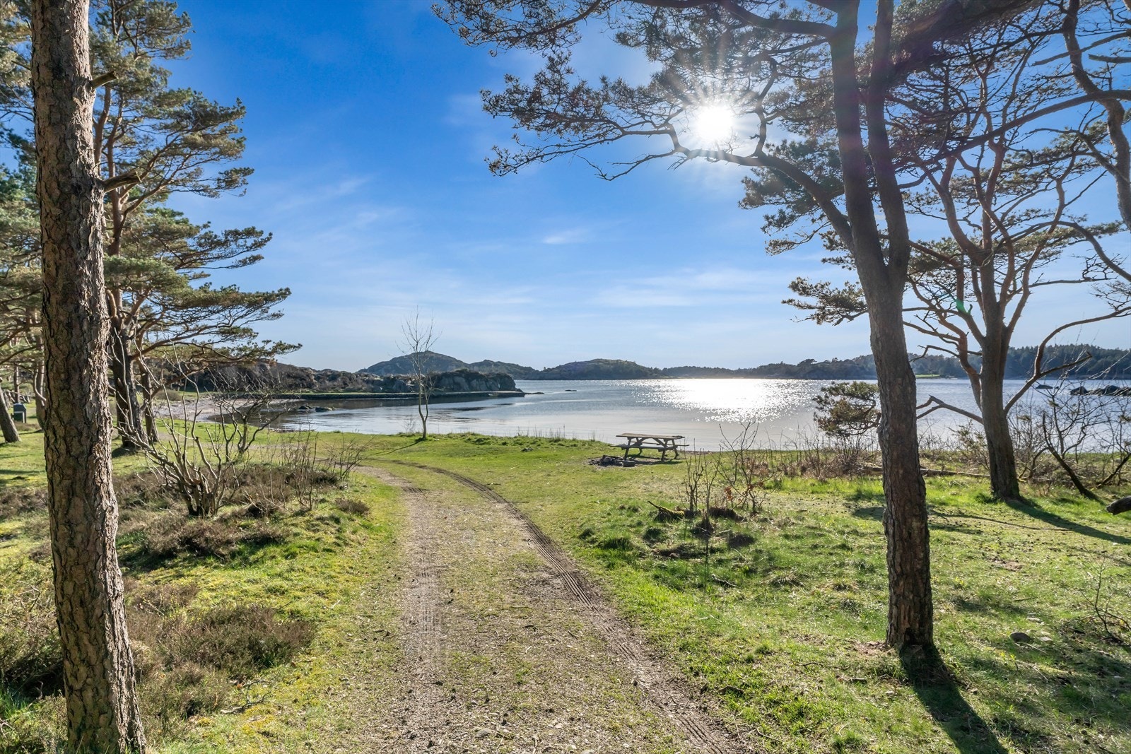 Nærområdet byr på flotte turmuligheter og nærhet til sjøen. Galleribilde