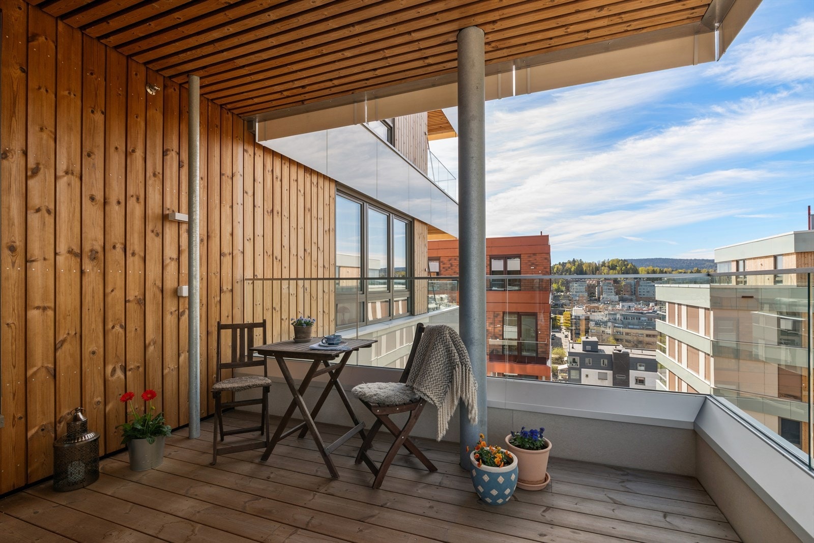 Fra stuen er det skyvedør ut til en deilig balkong på 10 kvm Galleribilde