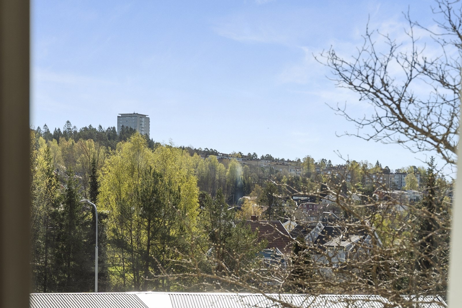 Borettslaget har lett tilgang til grønne omgivelser og naturskjønne områder. Galleribilde