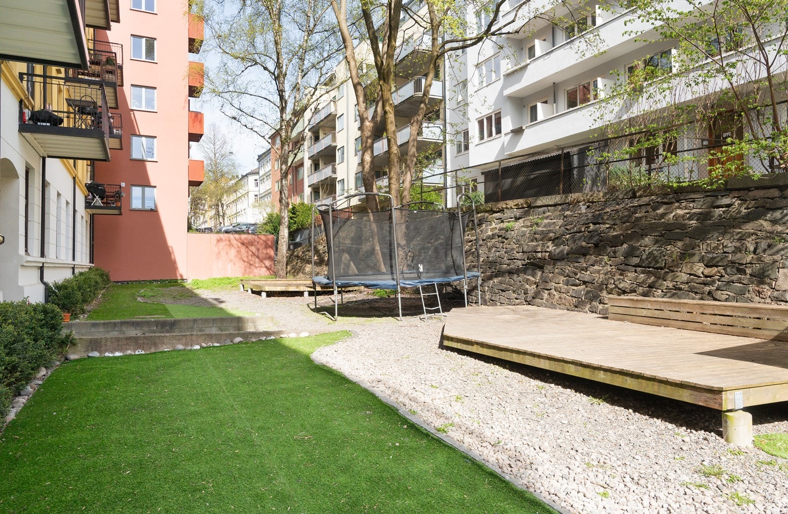 Bakgård Galleribilde